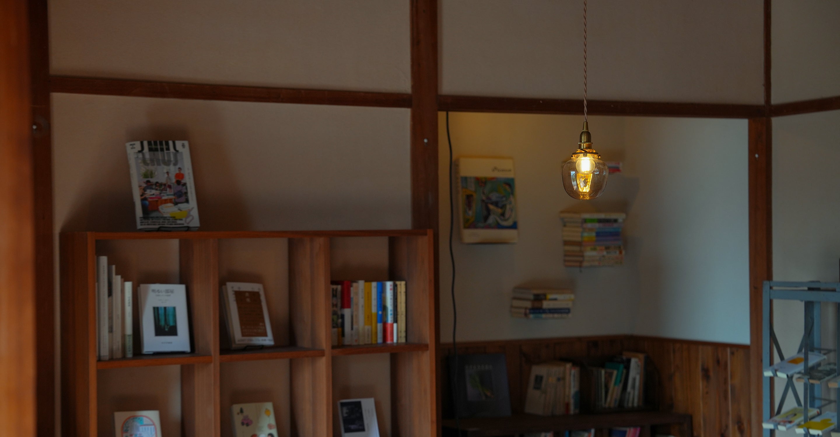 【 使用実例紹介 vol.1 】海と山のあいだの本屋。aru 王子が岳本店