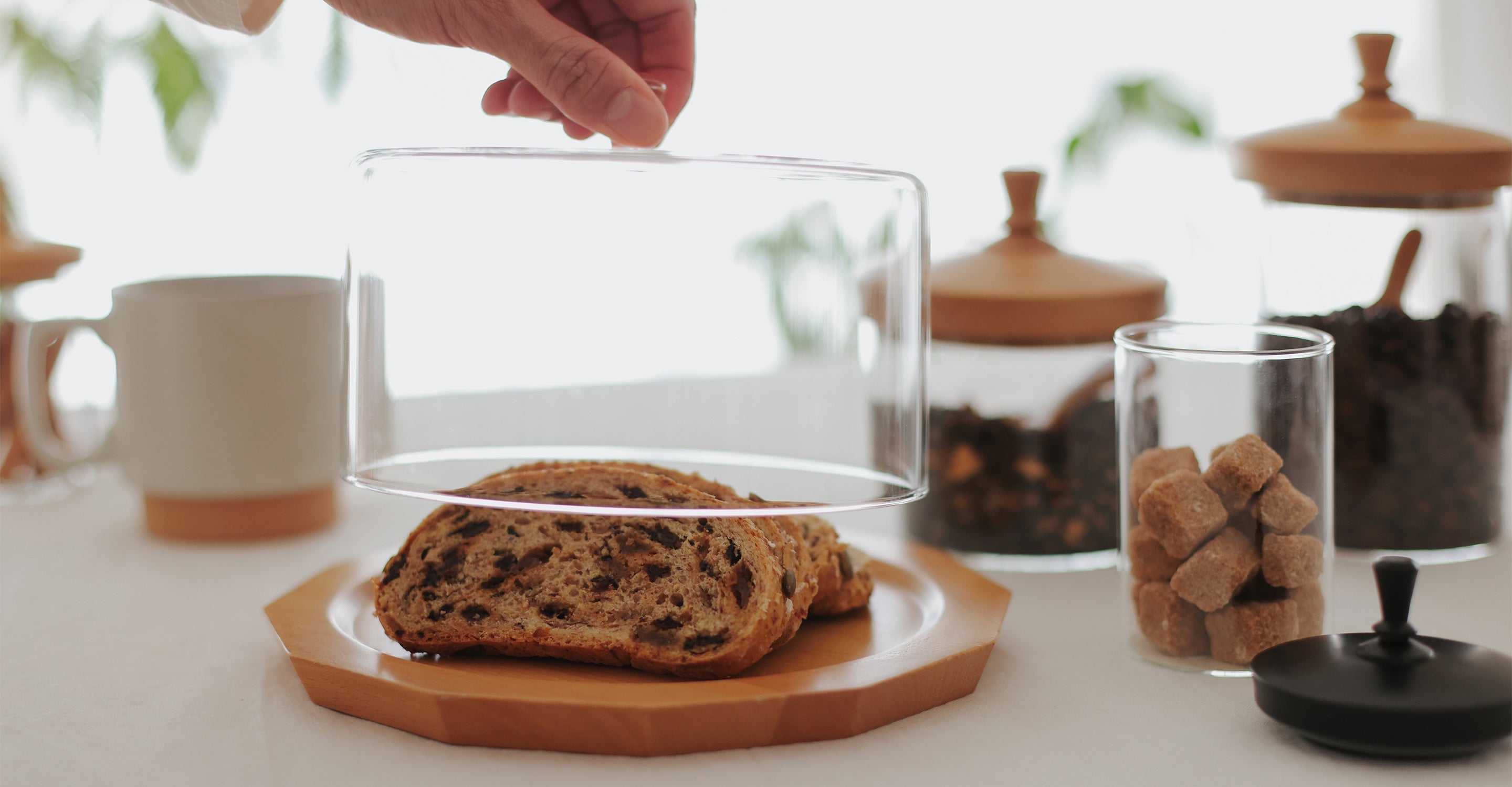 「飾る・見せる・しまう」を叶える。日常の道具tim（ティム）