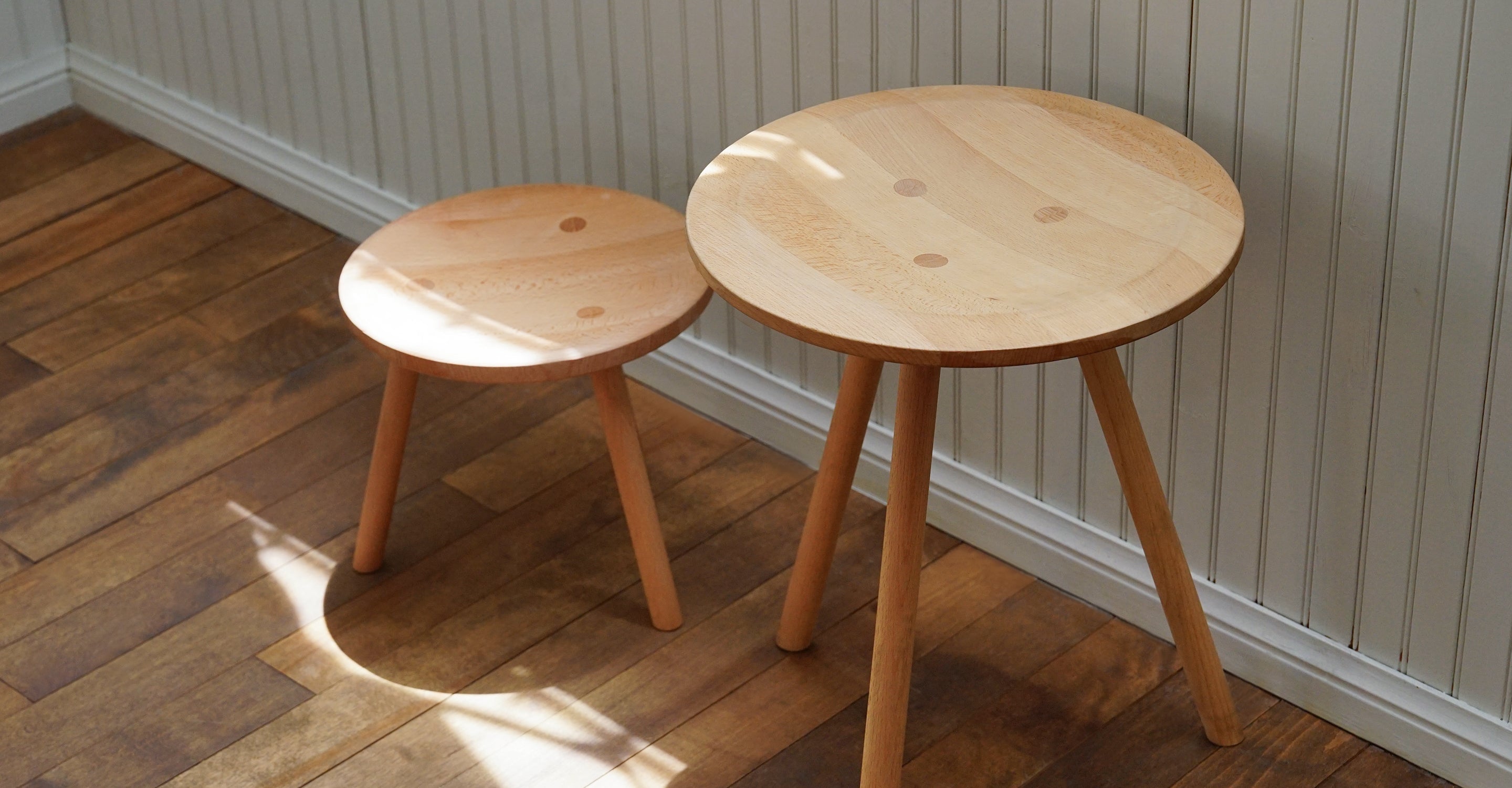 生活道具の美しさを味わう。コーチカズノリ × AXCIS,INC.「3Legs stool」シリーズ