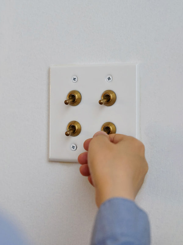 セラミックプレート4トグルスイッチ ホワイト | AXCIS ONLINE