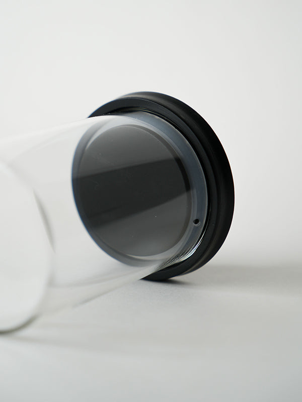 ガラス製ストレージジャー 黒い蓋付き ティム ガラスジャー ブラック | AXCIS ONLINE